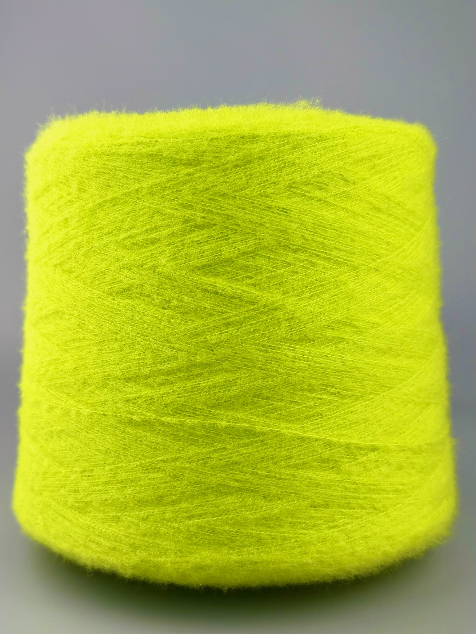 GTI Ricignolo Fluffy G Nm 1/12 – Garn aus Kaschmir und Seide col. Neon-Limettengrün foto 2